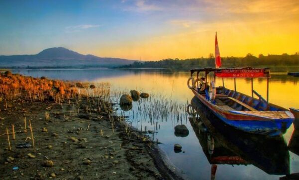 Obyek tempat wisata di madiun jatim dan sekitarnya daerah caruban ngawi kare objek ponorogo magetan alam karesidenan grape jawa timur taman umbul pantai dekat stasiun kabupaten kab yang ada air terjun malam menarik indah foto nama gambar destinasi tujuan biro perjalanan kota