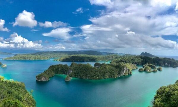 Tempat wisata di papua tengah barat nugini yang terkenal selain raja ampat new guinea nigini dalam bahasa inggris keindahan sulit dijangkau ada pantai jayapura sorong biak timika manokwari nabire wamena merauke pulau indonesia timur objek tersembunyi daya tarik potensi budaya fakfak provinsi kaimana bahari religi sejarah unik