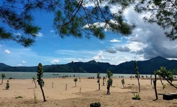 Pantai sidem tulungagung jawa timur di rute akses alamat arah berita cerita denah deskripsi foto gambar jalur keindahan letak lokasi misteri mitos niyama popoh dan sekitar 30 menit dari kota besole kabupaten blitar telan korban trenggalek peta sejarah wisata