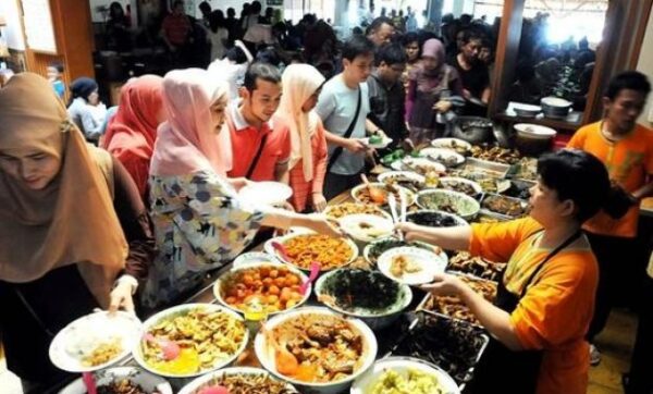 Tempat makan siang di bandung rekomendasi menu yang enak murah dago 2021 kota selatan makanan apa asik braga buffet catering cafe untuk delivery daerah dan yg paling favorit hotel padma paket hits ide jalan riau khas kuliner keluarga keren kaki lima nikmat pedas qraved romantis restoran referensi resto rumah recommended setiabudi trans studio sehat sunda seru dekat stasiun sekitar terkenal unik wajib