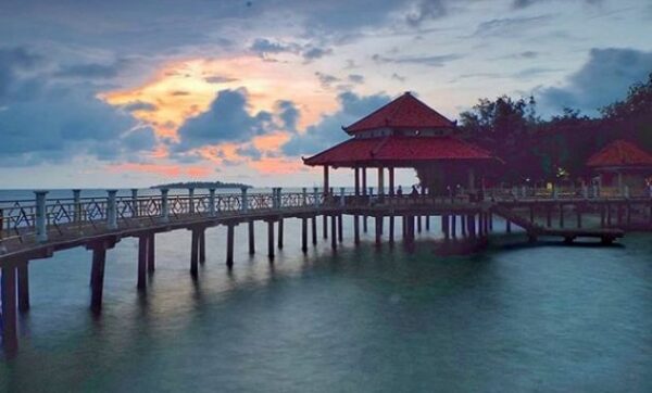 Pantai kartini jepara jawa tengah di wisata tiket masuk gambar foto penginapan harga letak peta tempat bulu kabupaten dekat sejarah lokasi obyek alamat hotel sekitar map berita 59418 indonesia jateng agustus youtube artikel asal usul tentang lengkap akses menuju jalan arah ke kecamatan dan bandengan biaya homestay kota baru cerita mistis dari kudus rute semarang fasilitas forum tragedi kura gps google htm samudra tarif info seputar jalur menelan korban kura2 keindahan kuliner legenda denah dimana maps mitos objek pelabuhan pesona profil