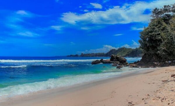 Pantai batu bengkung lokasi wisata dimana dari tebing 2021 camp gajahrejo gedangan malang selatan jawa timur indonesia jatim peta rute alamat jalur foto gambar jelangkung sendang biru wedi klopo clungup watu lepek bajulmati banyuwangi keeksotisan jalan menuju harga tiket masuk letak google map setelah sekitar dekat