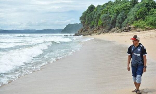 Pantai molang tulungagung di sekitar malang map foto peta akses artikel cerita fasilitas gambar jalur keindahan korban legenda letak misteri dekat indah molang pucanglaban kedung blitar dan tumpang sekitarnya dengan mobil jawa timur kabupaten indonesia lumbung naik ngunut pucanglaban t.Agung tambak udang trenggalek jatim regency east java perjalanan pesona rute dari arah kediri surabaya sejarah wisata