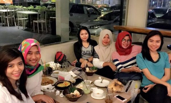 Tempat makan di cibubur jakarta timur restoran square mall ciputra plaza daerah sekitar enak ada yang 24 jam junction juntion zomato jalan alternatif kota rest area bumi perkemahan saung lesehan romantis murah meriah unik daftar rekomendasi gubug udang sunda keluarga sushi steak rumah lokasi untuk pernikahan resepsi jepang korea seafood dimsum buka puasa warung wisata kuliner